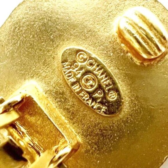 CHANEL CC Logos Round Clip-On Earrings Gold Tone 95P Auth w/Box D-e1096 - Picture 6 of 7